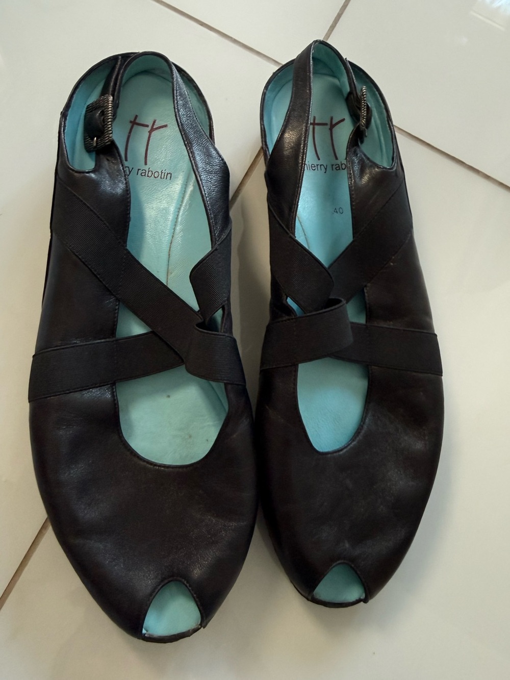 Thierry Rabotin Black Leather Crisscross Peep-Toe Slingback Wedge Flats, size 40
